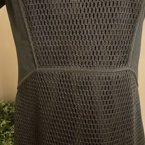 BANANA REPUBLIC dress black DOLPHIN HEM mesh / fishnet overlay size 14P - Picture 4 of 17